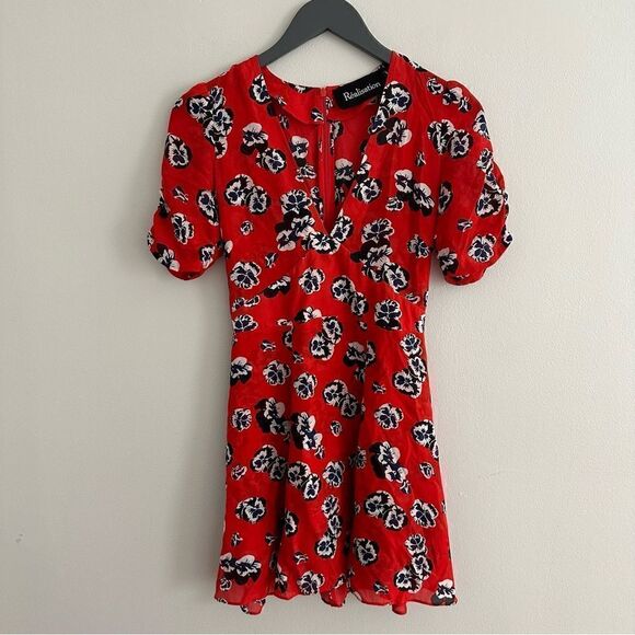 Realisation Par The Ozzie Pansy Mini Dress V-Neck Floral Red Mini - Picture 5 of 12